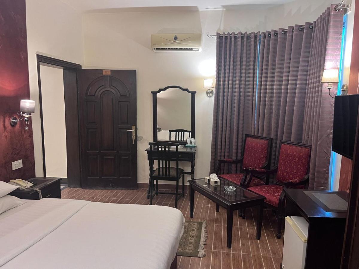 Shelton Hotel Rawalpindi Extérieur photo