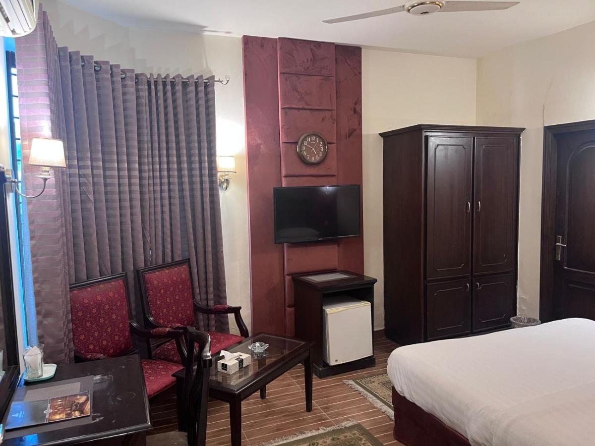 Shelton Hotel Rawalpindi Extérieur photo