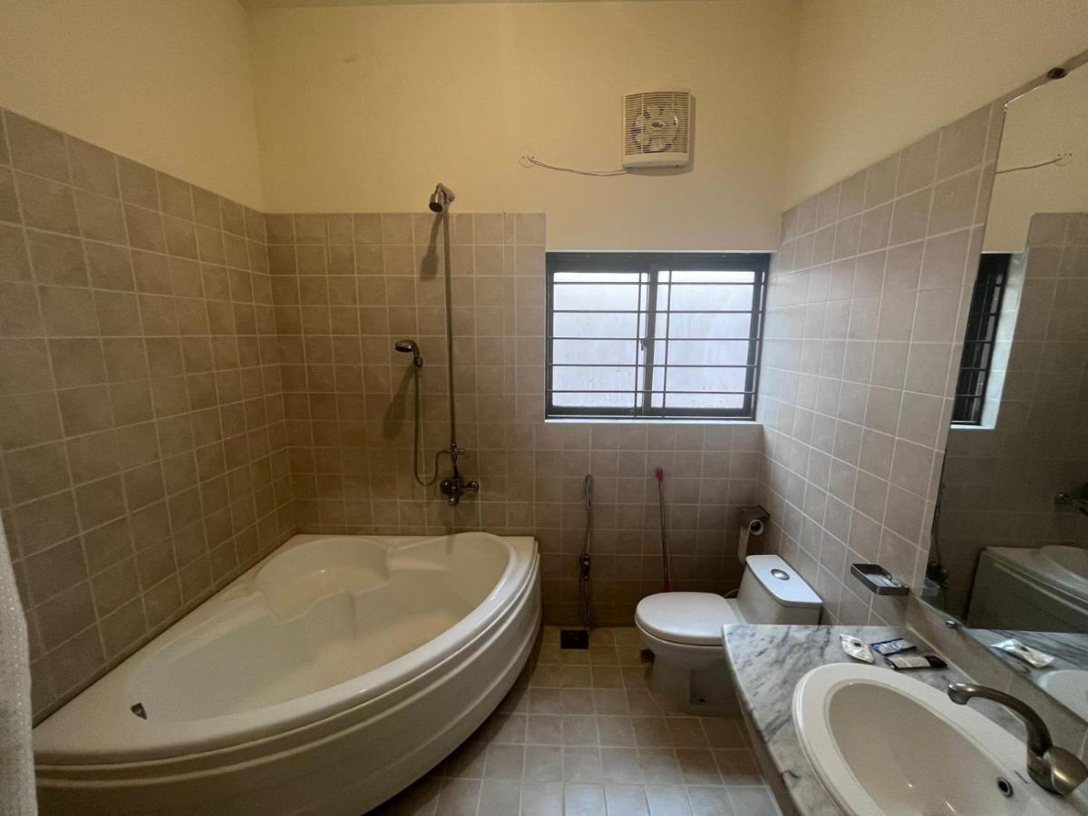 Shelton Hotel Rawalpindi Extérieur photo
