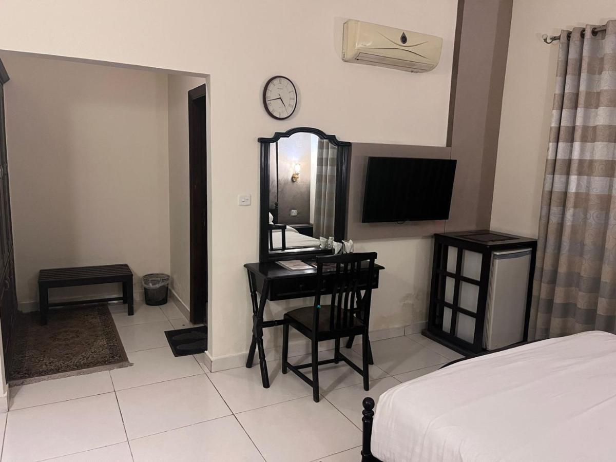 Shelton Hotel Rawalpindi Extérieur photo