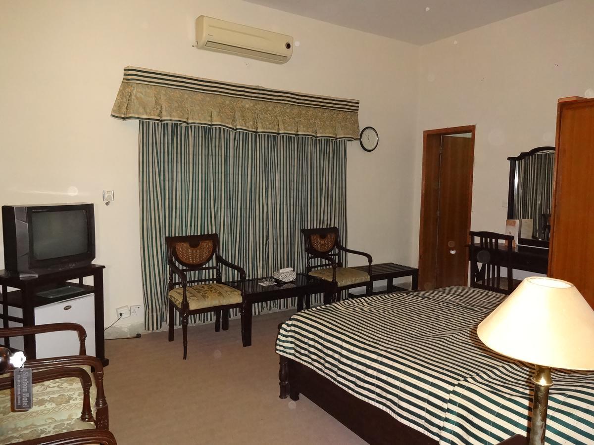 Shelton Hotel Rawalpindi Extérieur photo