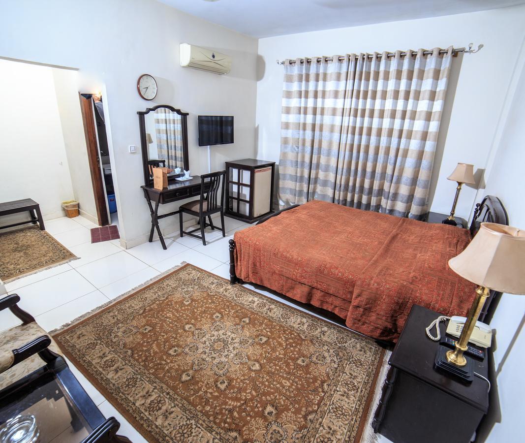 Shelton Hotel Rawalpindi Extérieur photo