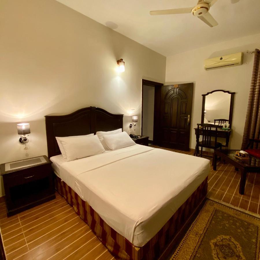 Shelton Hotel Rawalpindi Extérieur photo